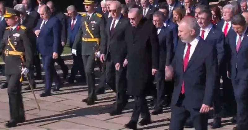 Son dakika Anıtkabir de yine Erdoğan sloganı atıldı!