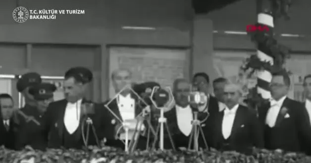 Cumhuriyetin 10. yıl kutlamaları ilk kez paylaşıldıl