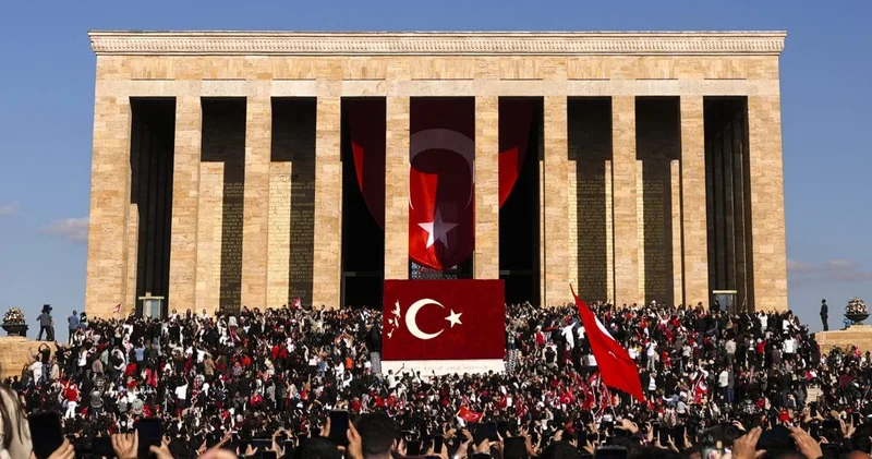 Anıtkabir e girişte askerlerin üstünü polis aramadı! Bağcıoğlu duyurdu ama şerh koydu