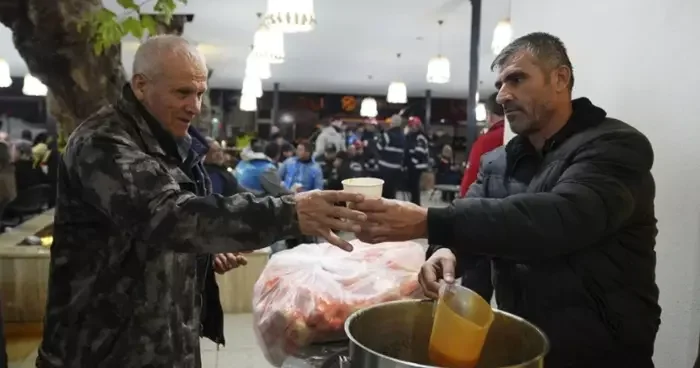 Deprem sonrası Balıkesir Sındırgı da ikinci gece! Evlerine girmediler... Kimi çadırlarda, kimi araçlarında kaldı