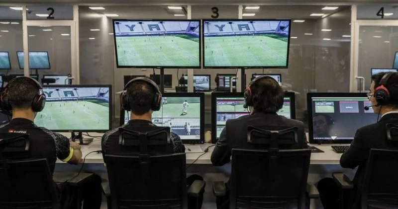 Yok artık: VAR odasından Hakem VAR a gider mi? diye bahis oynanmış