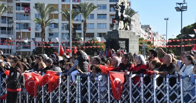İzmir de Cumhuriyet in 102 nci yılı coşkusu İzmir Haberleri