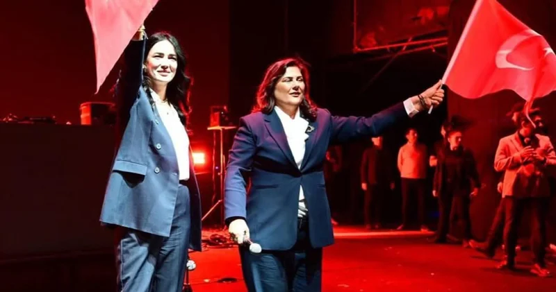 Özlem Çerçioğlu yuhalandı! Apar topar sahneyi terk etti