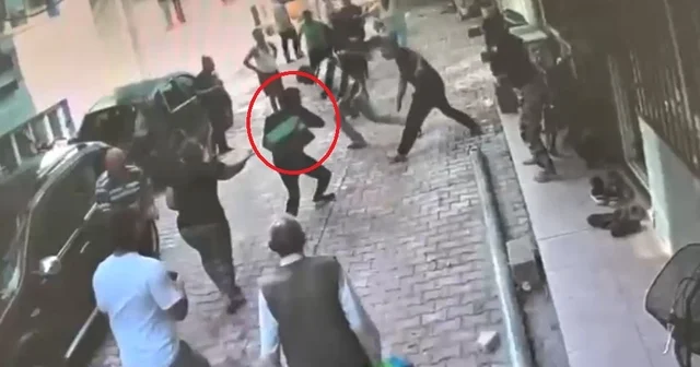 Park kavgasında birbirlerine kaldırım taşıyla vurdular Hatay Haberleri