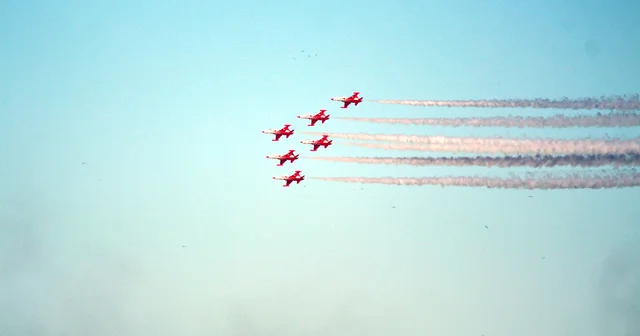 Kırklareli de Türk Yıldızları nın gösterisi nefes kesti Kırklareli Haberleri