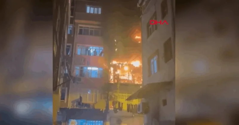 Beyoğlu’nda kız isteme merasimi faciaya dönüşüyordu: Havai fişek yangın çıkardı, 6 kişilik aile kurtarıldı!