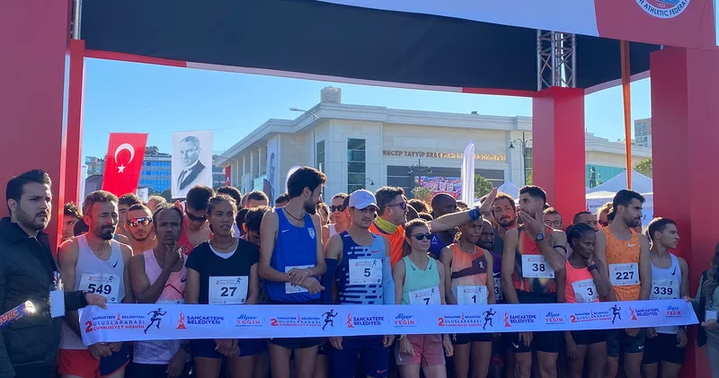 Binlerce sporcu Sancaktepe de Cumhuriyet için koştu