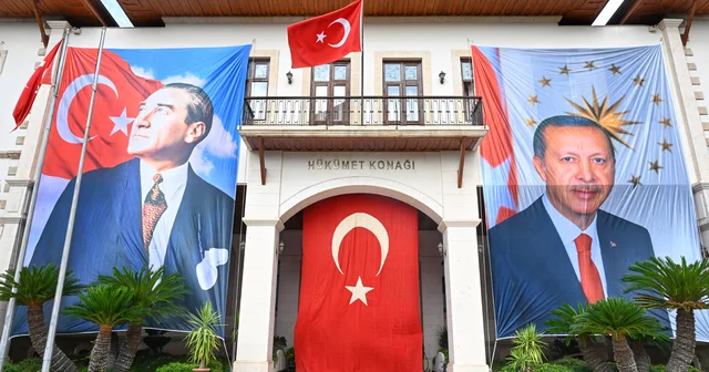 Cumhuriyet e tanıklık eden Türk bayrağı Antalya Haberleri