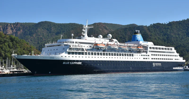 Yolcu gemisi Blue Sapphire personel değişimi ve ikmal için Marmaris te Sözcü Gazetesi