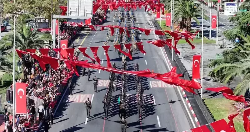 Cumhuriyetin 102 nci yılı Vatan Caddesi nde kutlandı