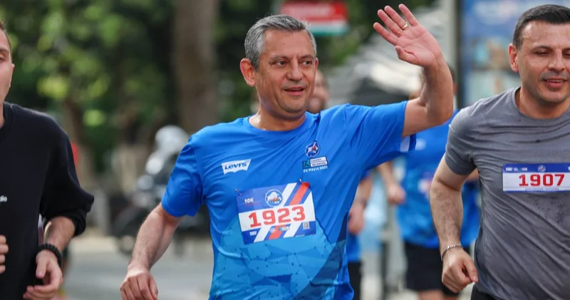 Özgür Özel ÇYDD için koşacak: Her destek bir öğrencinin geleceğine umut olsun