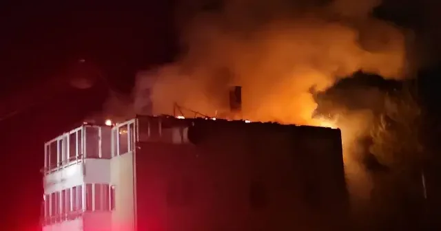 Çorum da yıldırım isabet eden evde çıkan yangın söndürüldü VİDEO İZLE