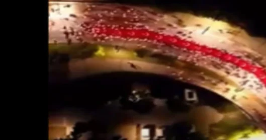 400 metre uzunluğunda fener alayı