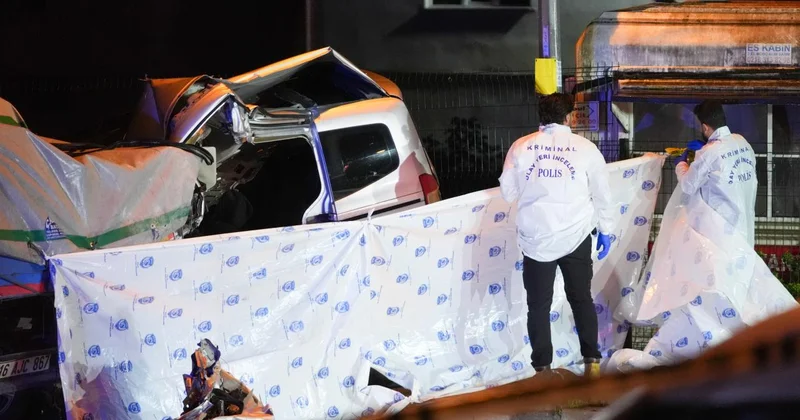 İstanbul da polisten kaçan aracın tıra çarpması sonucu 1 kişi öldü, 1 kişi yaralandı