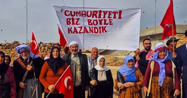 Şanlıurfa da yöresel kıyafetli Cumhuriyet Bayramı kutlaması Şanlıurfa Haberleri