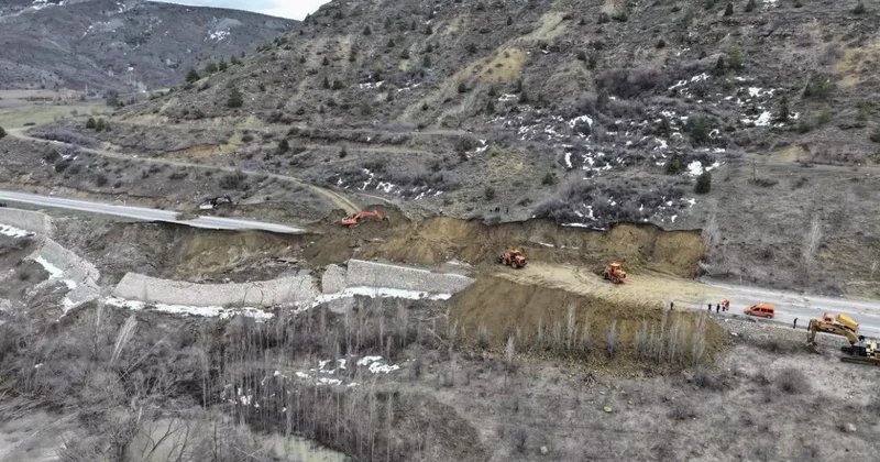 İki il arasındaki karayolu ulaşıma kapanmıştı: Bölgede çalışmalar sürüyor!
