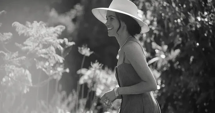 Bir prensle evlenip saraylarda yaşamaya başlamıştı… Şimdi ‘düğün’ kokulu mumlar satıyor