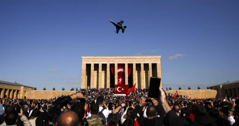 Yüzbinler Ata nın huzuruna akın etti