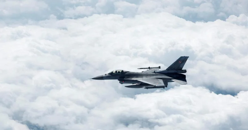 Polonya savaş uçakları, Baltık Denizi üzerinde Rus keşif uçağını engelledi