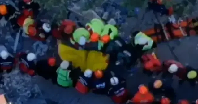 Gebze de çöken binadan 12 yaşındaki çocuğun cesedi çıkarıldı VİDEO İZLE