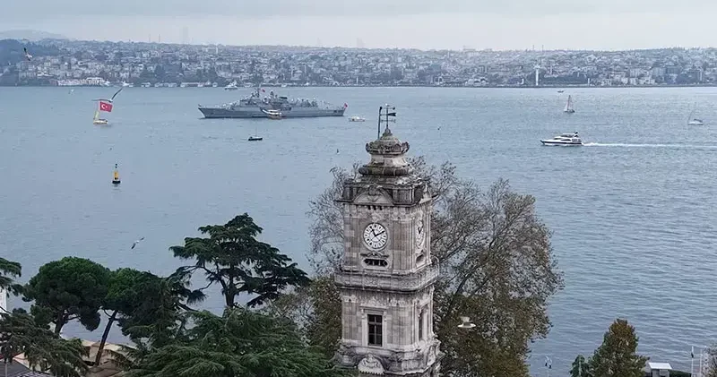 Dolmabahçe açıklarına demirleyen TCG Kemalreis havadan görüntülendi