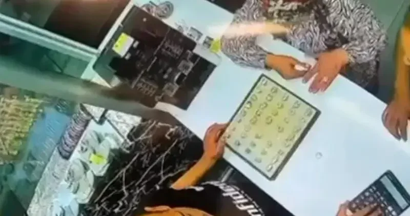 Hatay da 2 kuyumcudan 3 altın yüzük çalan 2 şüpheli yakalandı