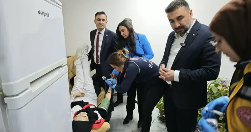 Törende fenalaşan öğrenciye doktor olan milletvekili ile il başkanı müdahale etti