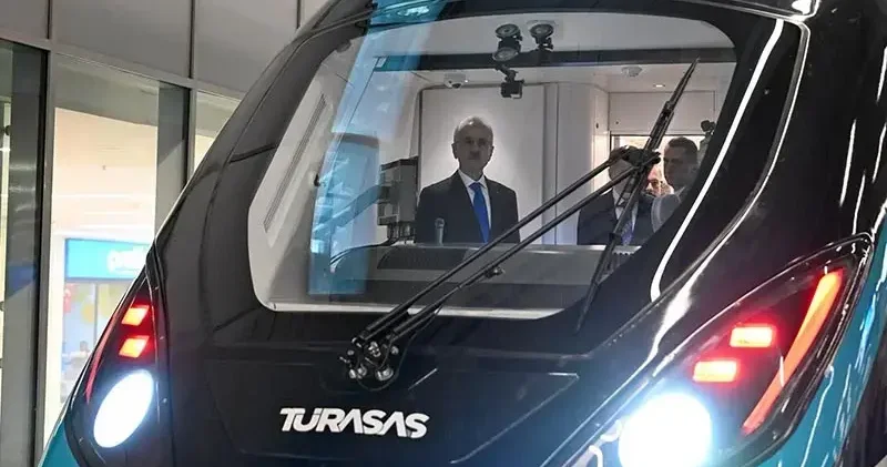 Bakan Uraloğlu, Milli Hızlı Tren i test etti