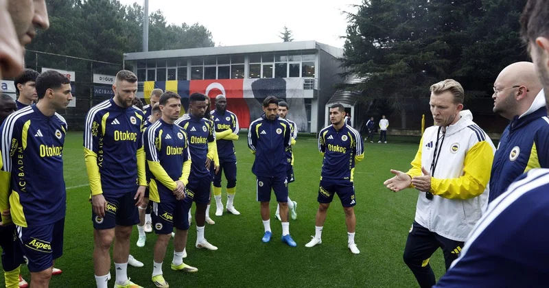 Fenerbahçe de Dirk Kuyt dönemi başladı! Göztepe öncesi acil toplantı