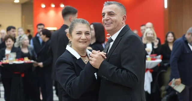 Cumhuriyet Balosunda vals ve zeybek bir arada Manisa Son Dakika Haberleri Habertürk Yerel Haberler