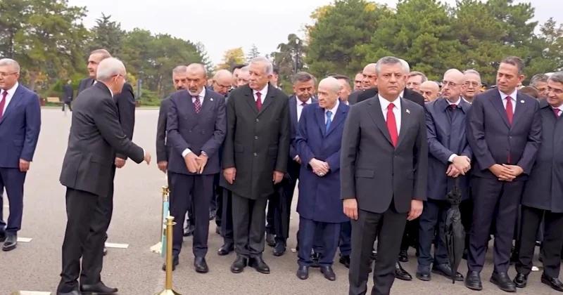 Anıtkabir de soğuk rüzgarlar! Kılıçdaroğlu tokalaştı, Özel arkasına bile bakmadı