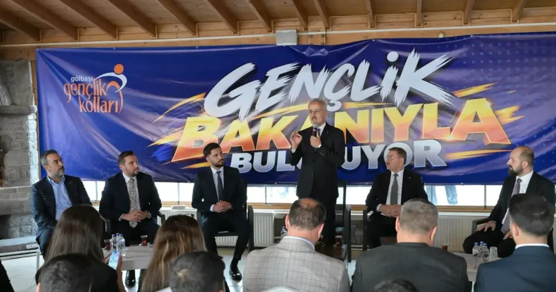 Başkan Özcan ve Bakan Uraloğlu gençlerle bir arada