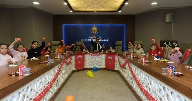 AK Parti Osmangazi den 29 Ekim e anlamlı etkinlik Minik ellerden şehit ailelerine bayrak hediyesi Bursa Son Dakika Haberleri Habertürk Yerel Haberler