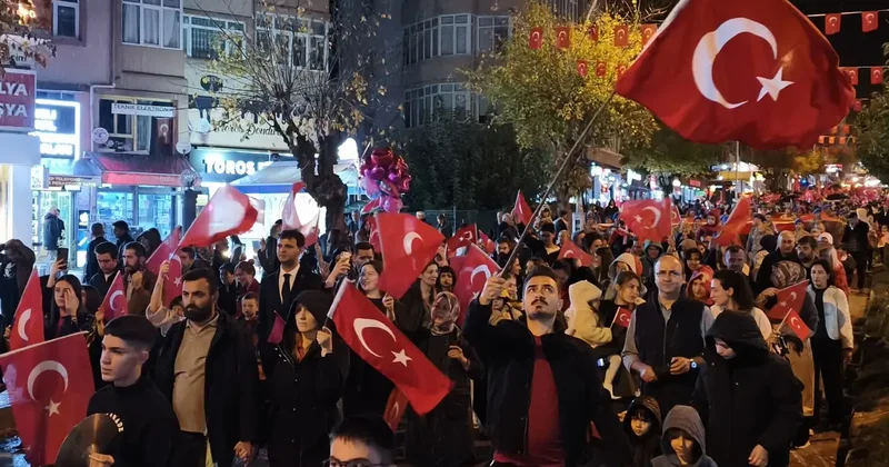 Karabük te Cumhuriyet Bayramı kutlamaları kapsamında fener alayı düzenlendi