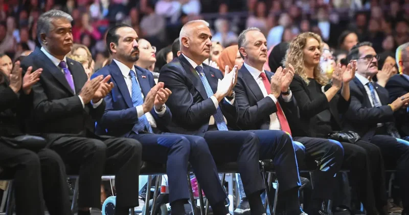 Ersoy: Farklı coğrafyalardan yükselen sesler, cumhuriyetimizin coşkusunda birleşti