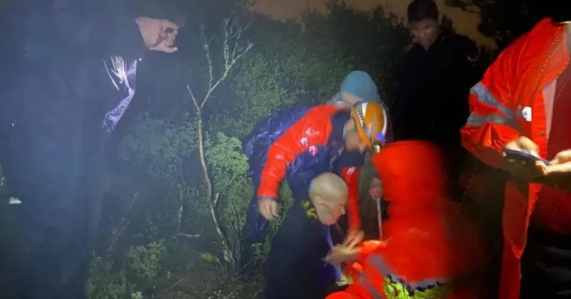 Bursa’da mahsur kalan yaşlı çift için seferber oldular: Jandarma sırtında taşıdı