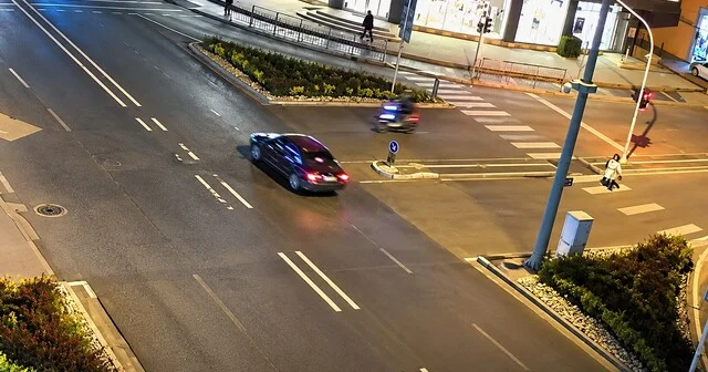 Çarptığı aracın camından içeri girmişti, o anlar kamerada Düzce Haber Habertürk Yerel Haberler