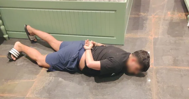 Cinayet şüphelileri otel odasında yakalandı Yunanistan a kaçacaklardı, polis otelde yakaladı İzmir Haber Habertürk Yerel Haberler