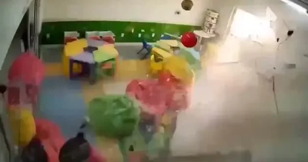Brezilya’da küçük uçak anaokuluna düştü! O anlar kamerada