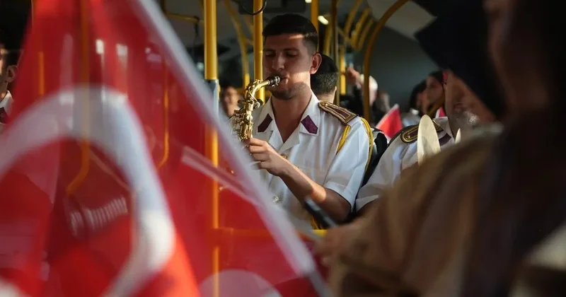 Düzce de halk otobüsünde Cumhuriyet Bayramı sürprizi