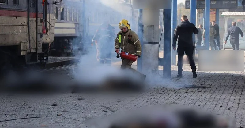 Tren istasyonunda katliam! Görüntüler korkunç