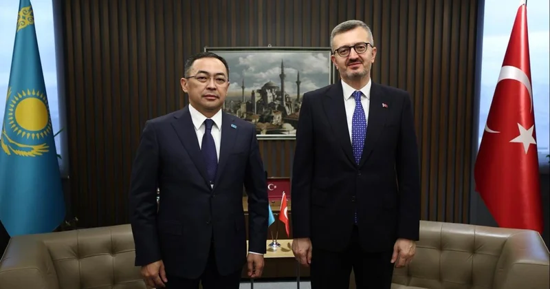 İletişim Başkanı Duran, Kazakistan Kültür ve Enformasyon Bakanı Kırıkbayev ile görüştü