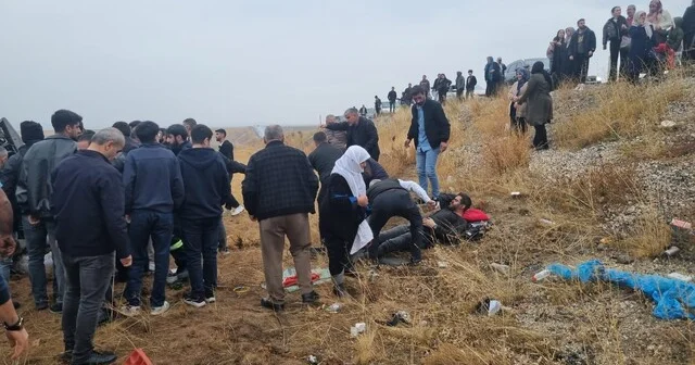 3 aracın karıştığı kazada 1 polis şehit oldu 11 kişi yaralandı (2) Hakkari Haber Habertürk Yerel Haberler