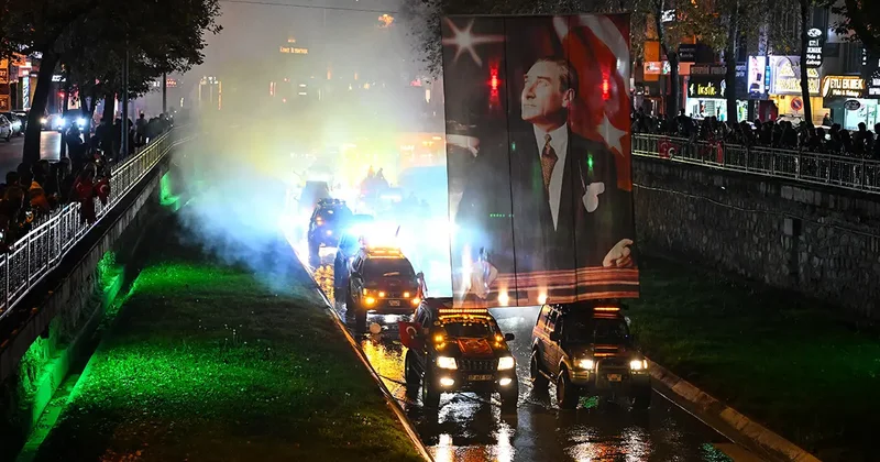 Kastamonu da Cumhuriyet in 103. yılı dolayısıyla fener alayı düzenlendi