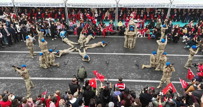 Komandoların gösterisi Cumhuriyet Bayramı kutlamalarına damga vurdu