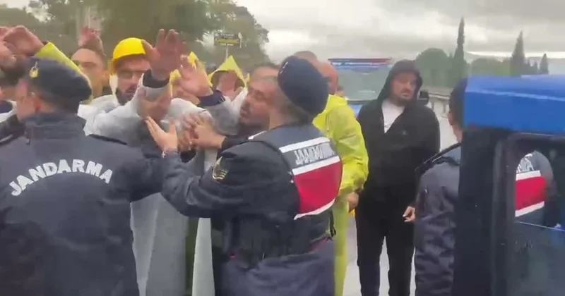 Cumhuriyet Bayramı nda yürüyüşe geçen Soma madencileri güvenlik güçlerince durduruldu