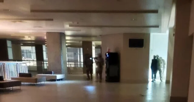 Hastanede kızını vurmak isteyen baba polisin operasyonu ile yakalandı Adana Haber Habertürk Yerel Haberler