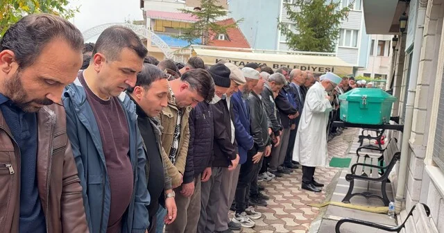 Kütahya da trenin çarptığı 18 yaşındaki genç toprağa verildi Kütahya Son Dakika Haberleri Habertürk Yerel Haberler