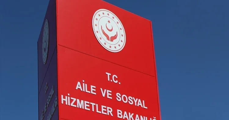 Tepki çeken sünnet görüntüsü! Bakanlık harekete geçti; fenomenin hesabı kapatıldı