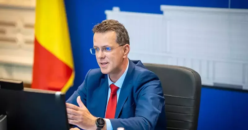 Öz geçmişindeki eğitim bilgileri doğru olmayan Romanya Savunma Bakanı Mosteanu istifa etti